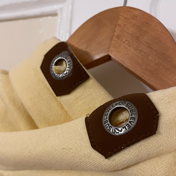 Buttery yellow NAKETANO style hoodie with pockets - Picture 4 of 7